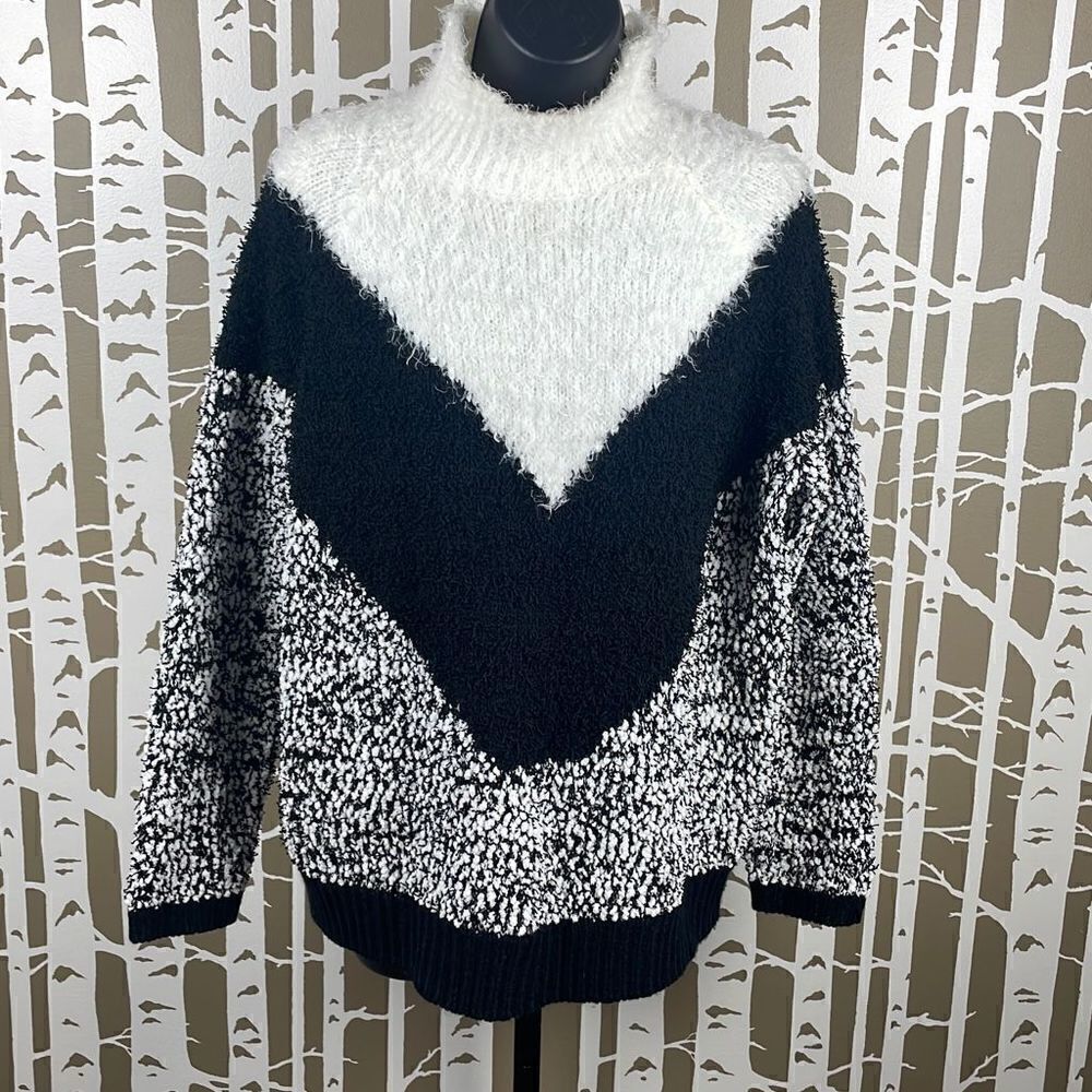 Bar III Black & White Eyelash & Popcorn Mixed Knit Mock Neck Sweater sz S